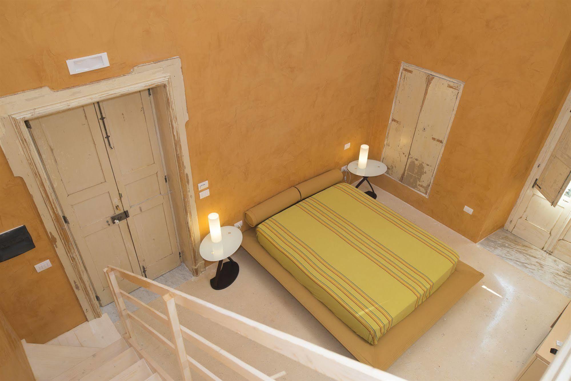 Relais Carlo V - Palazzo Storico Bed & Breakfast Gallipoli Exterior photo